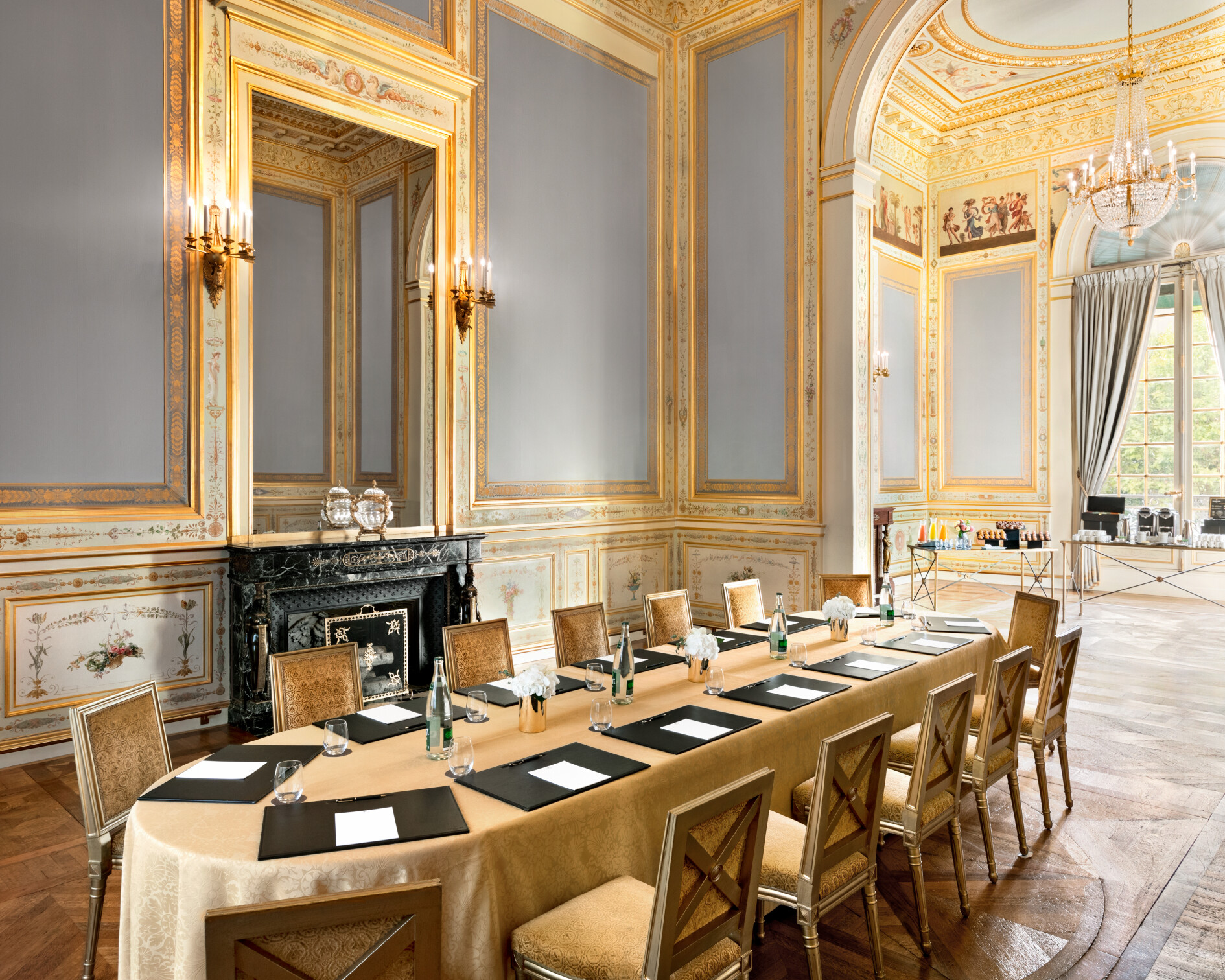 Shangri-La%20Paris%20-%20Salon%20de%20Famille%20-%20Conference%20set%20up%20%C2%A9Shangri-La%20Paris